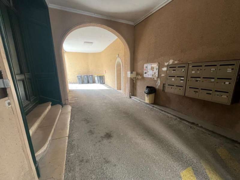 emplacement de parking - hyper centre 